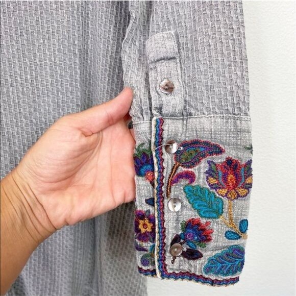 Soft Surroundings XS Gray Waffle Knit Tunic Embroidered Cuffs Button Placket - Picture 7 of 9